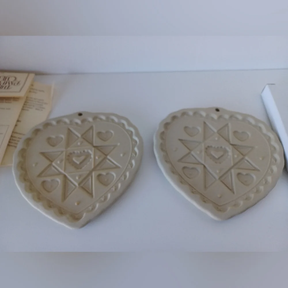 Vintage Two Round Up From The Heart Homespun Heart‎ Pampered Chef Cookie Cutters